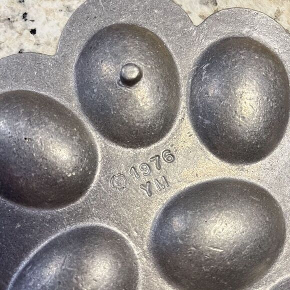 Vintage 1976 Chicken-Shaped Egg Holder - Picture 9 of 11